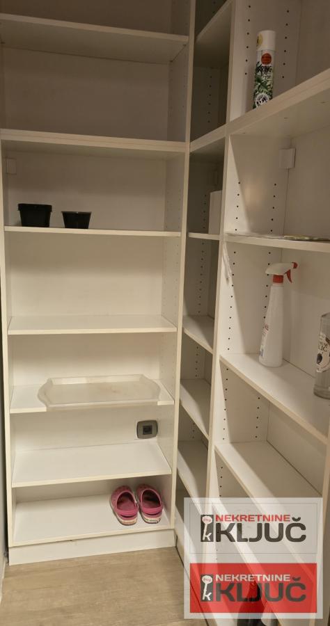 SPENS IZDAJE SE PETOSOBAN STAN ZA STANOVANJE ILI POSLOVNE DELATNOSTI 14