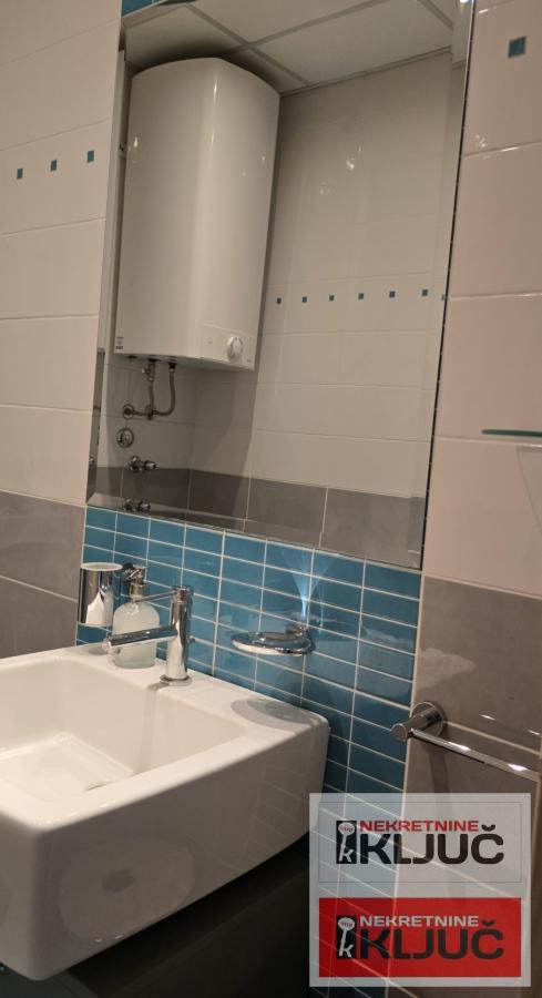 SPENS IZDAJE SE PETOSOBAN STAN ZA STANOVANJE ILI POSLOVNE DELATNOSTI 17