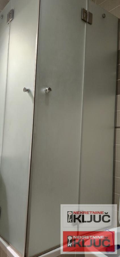 SPENS IZDAJE SE PETOSOBAN STAN ZA STANOVANJE ILI POSLOVNE DELATNOSTI 18