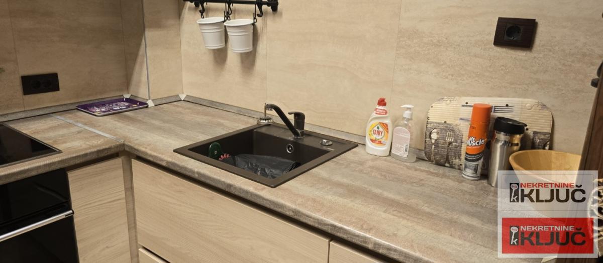 SPENS IZDAJE SE PETOSOBAN STAN ZA STANOVANJE ILI POSLOVNE DELATNOSTI 22