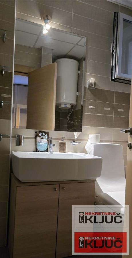 SPENS IZDAJE SE PETOSOBAN STAN ZA STANOVANJE ILI POSLOVNE DELATNOSTI 4