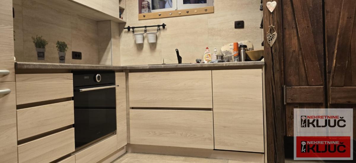 SPENS IZDAJE SE PETOSOBAN STAN ZA STANOVANJE ILI POSLOVNE DELATNOSTI 7