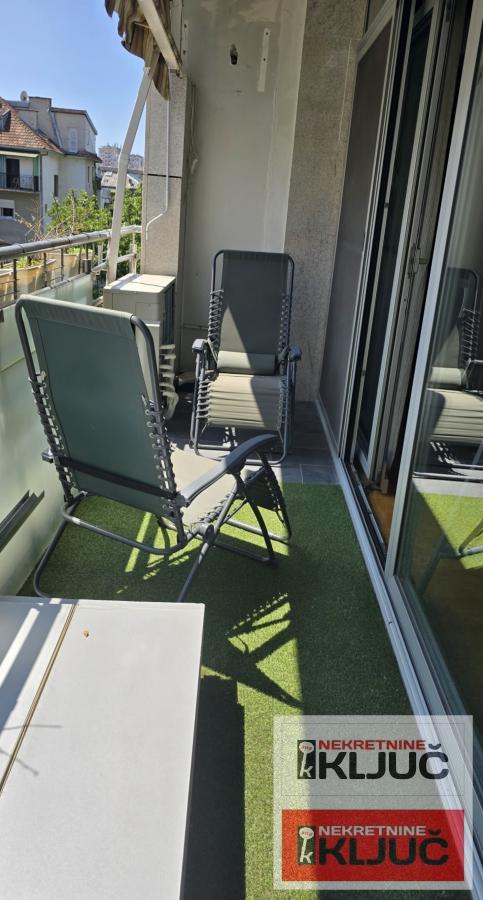 SPENS IZDAJE SE PETOSOBAN STAN ZA STANOVANJE ILI POSLOVNE DELATNOSTI 8