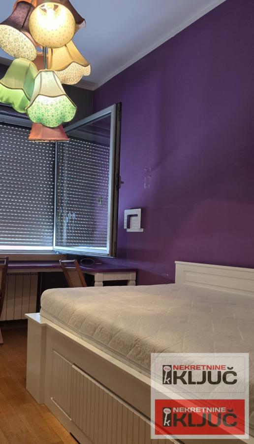 SPENS IZDAJE SE PETOSOBAN STAN ZA STANOVANJE ILI POSLOVNE DELATNOSTI 9