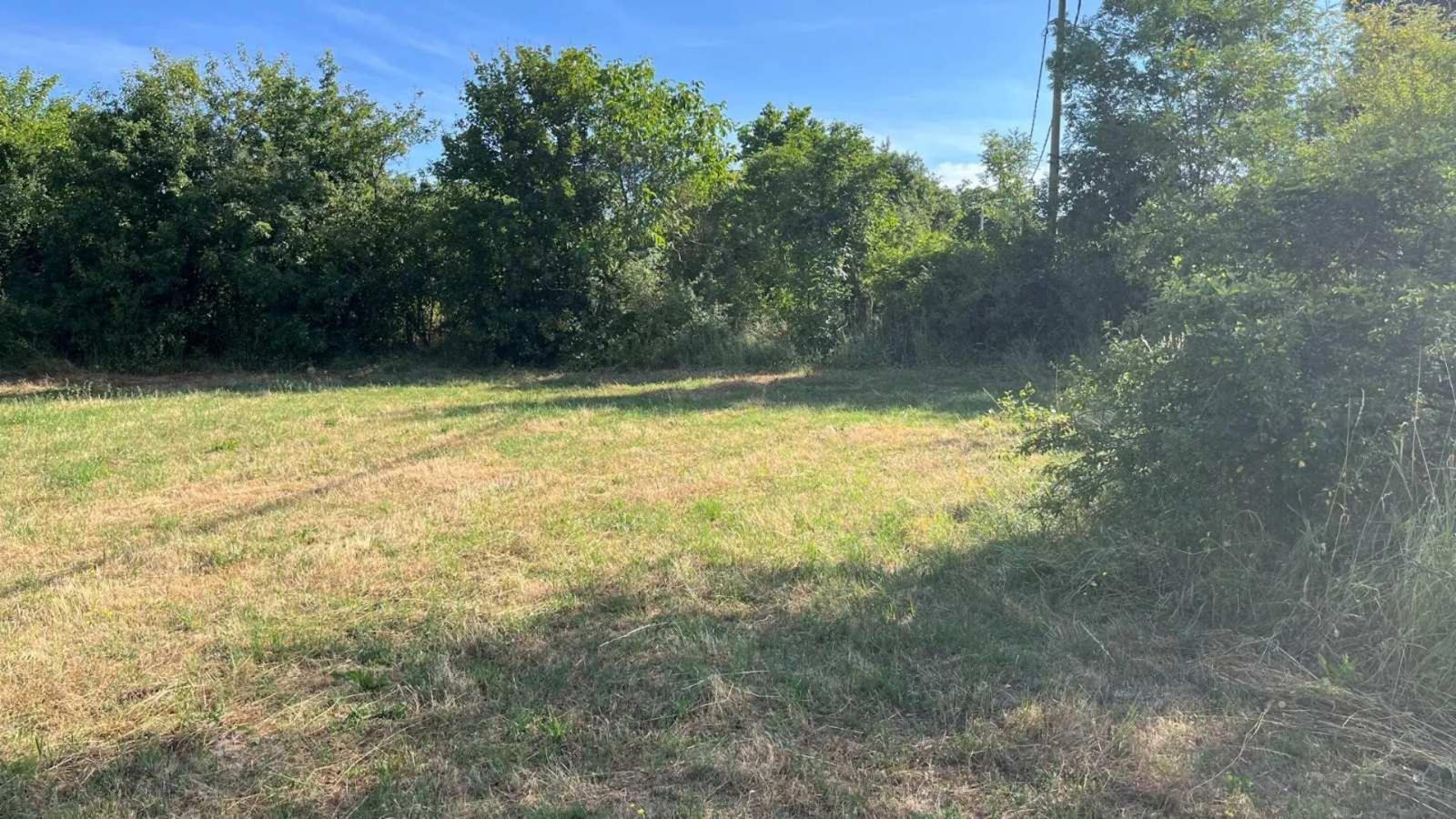 Plac 23ari u gradjevinskoj zoni 1 1 cist ravan 4