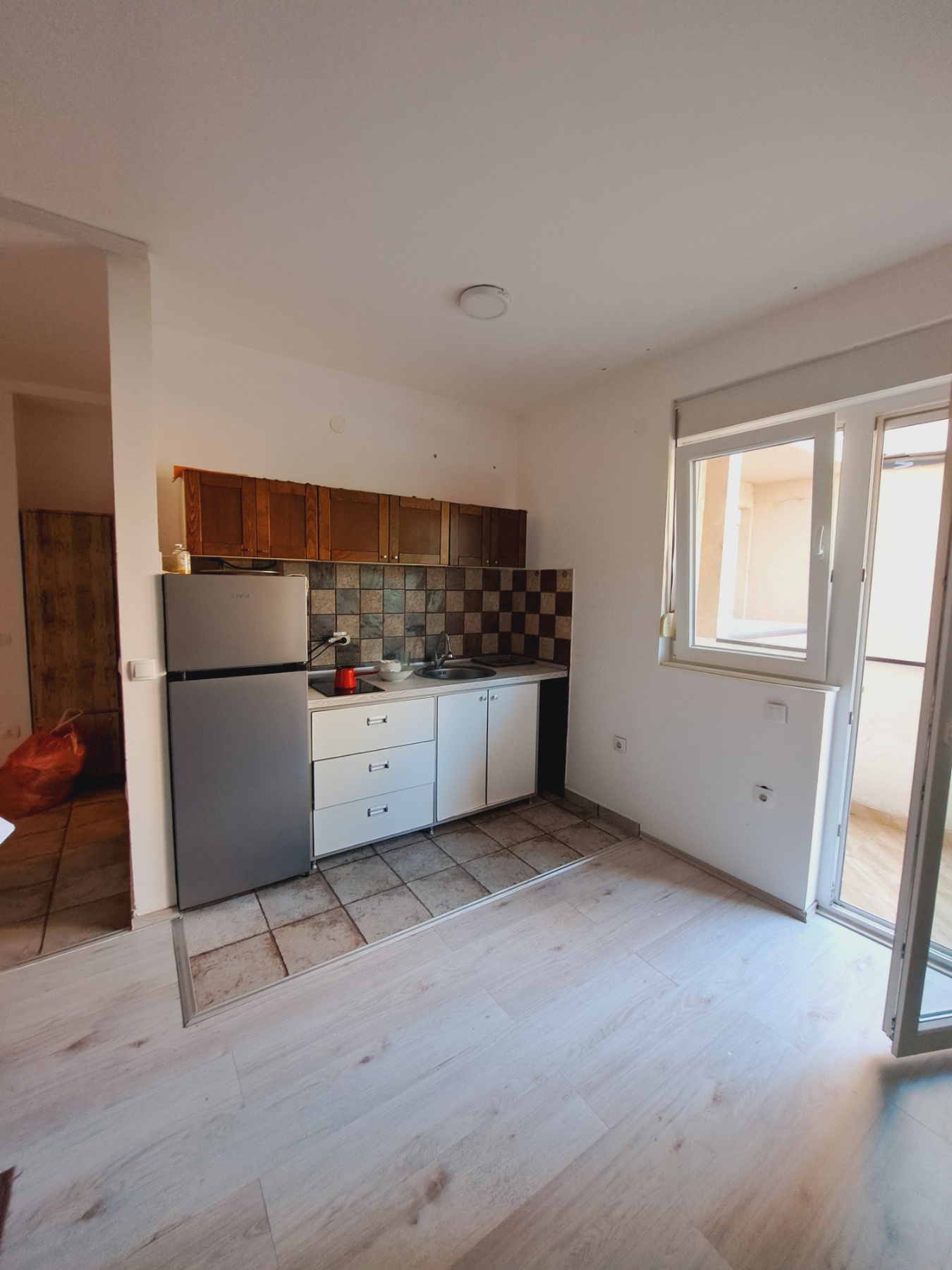 Izdajem stan 43 kvadrata u Borci centar 1 prizemlje 4