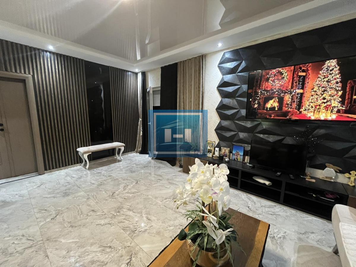 EKSKLUZIVNA PONUDA – Prostrana porodična kuća vrhunskog kvaliteta 12