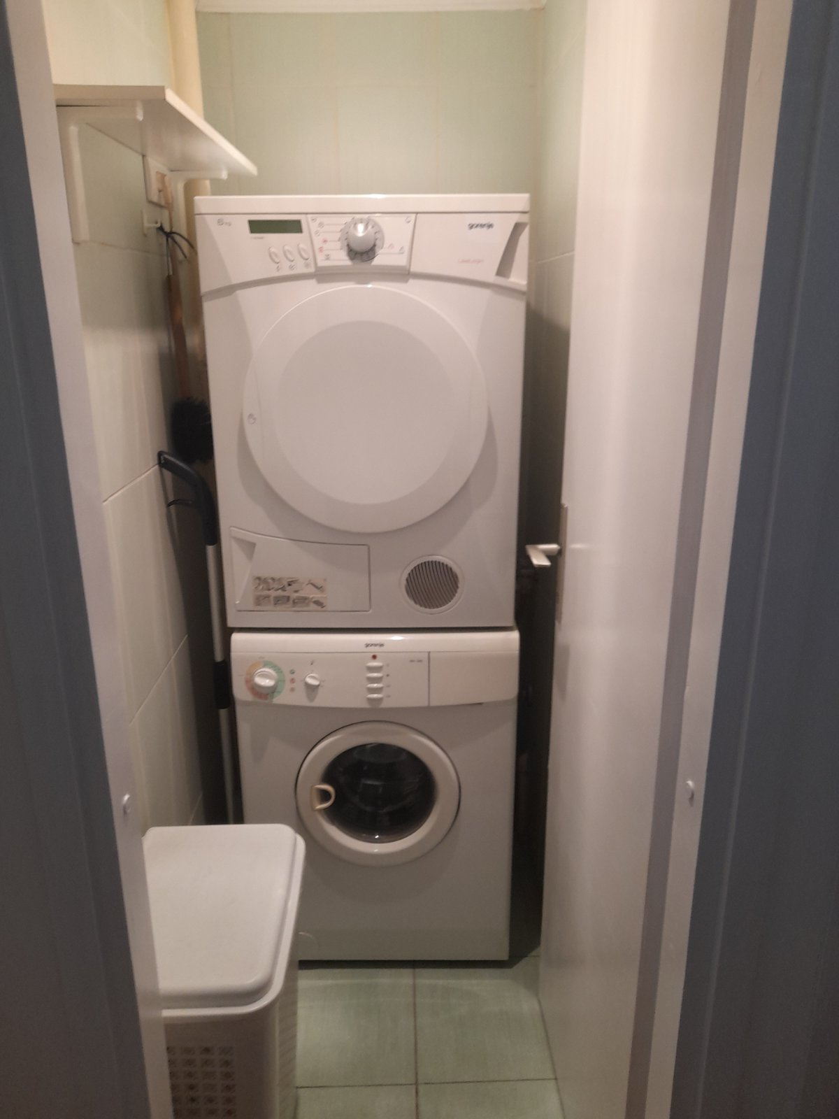 Izdajem stan u centralnom delu Novog Naselja u Novom Sadu 5