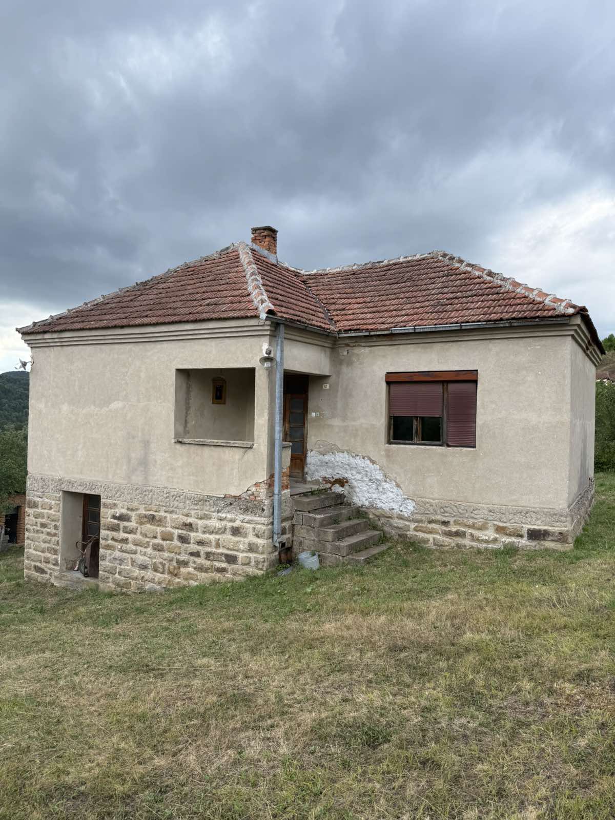 Prodajem kucu u selu Viča Lučani 1