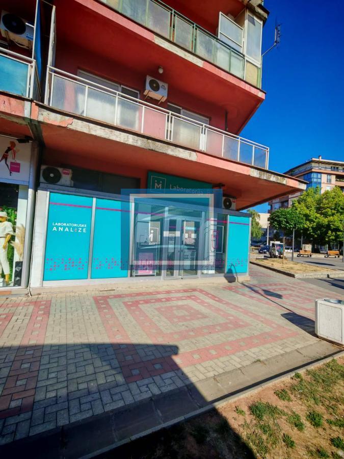 Izdaje se lokal u samom centru 8