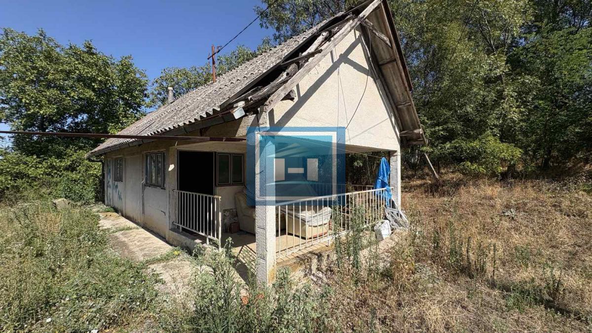 KUĆA SA ZEMLJIŠTEM – MIR I PRIRODA NA SAMO 10 MINUTA OD GRADA 12