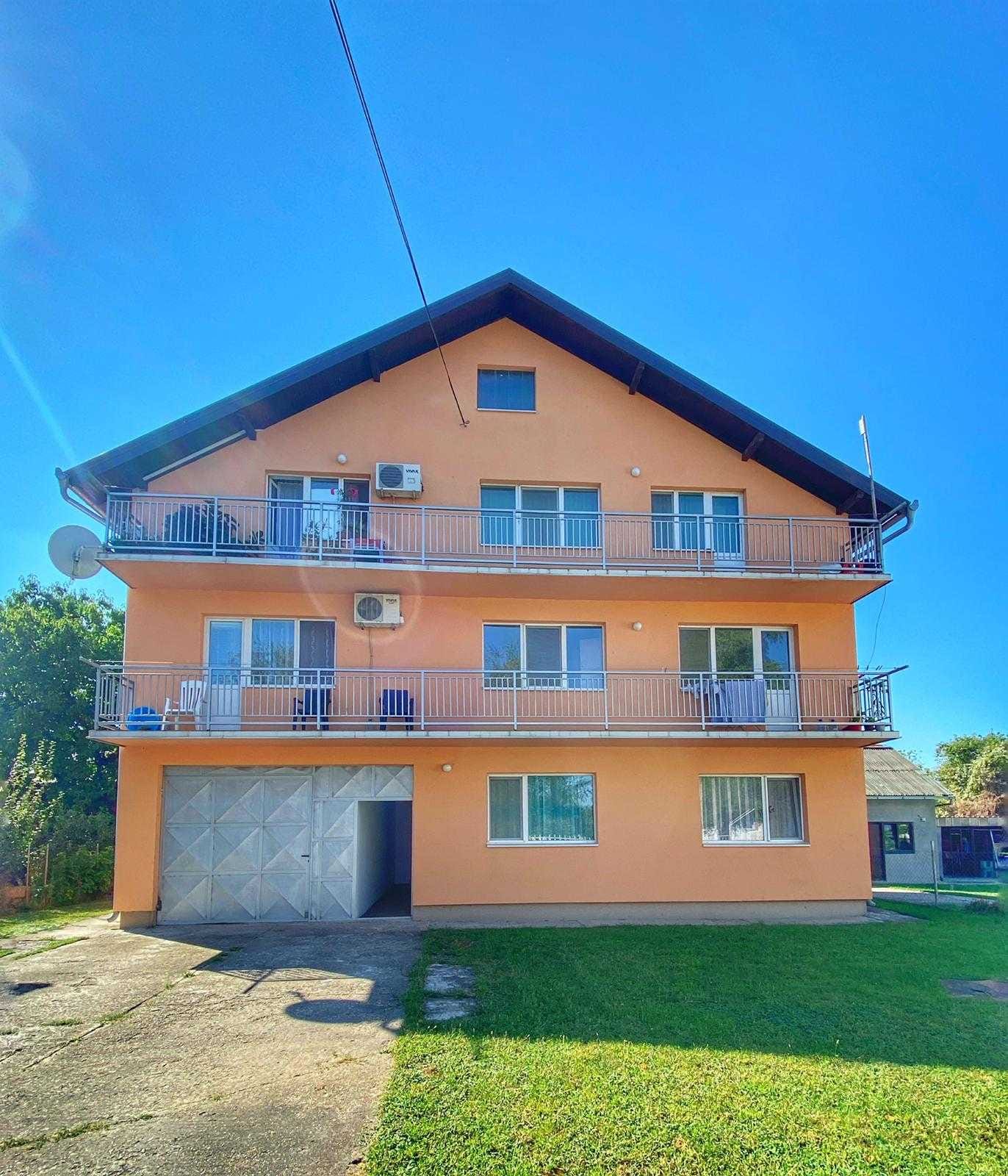 Prodaja kuce sa vise stanova i garazom Indjija 1