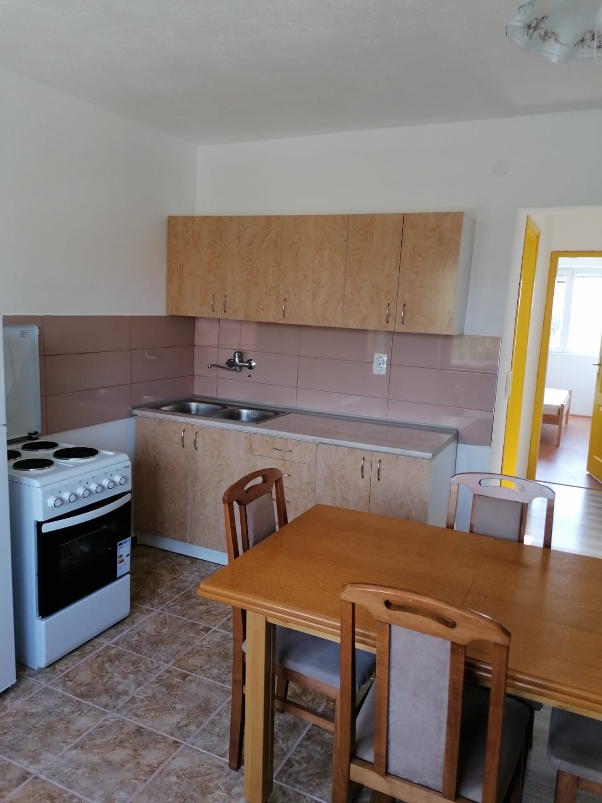 Prodaja kuce sa vise stanova i garazom Indjija 3