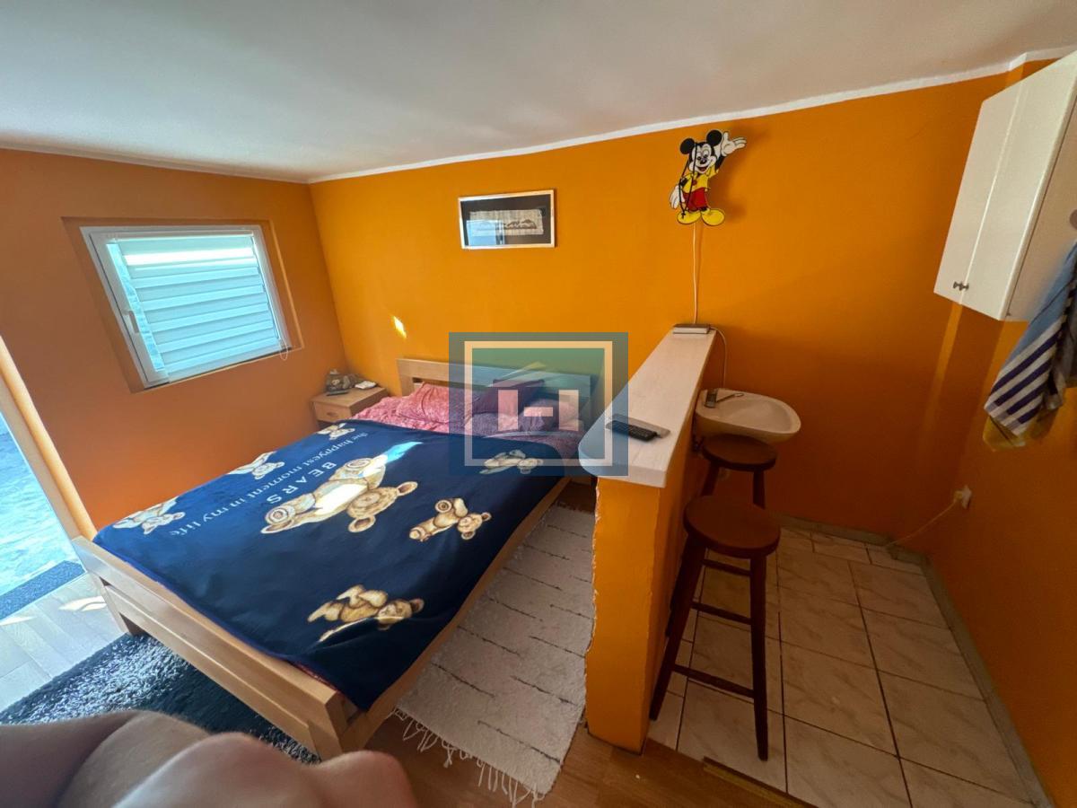 Kuća 90 m², 4 ulaza, 2 kupatila, dvorište – Admirala Geprata, centar Beograda 19