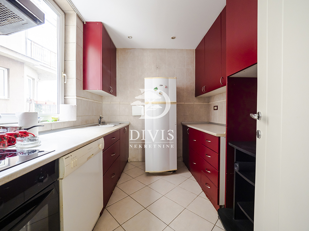 Odličan trosoban stan kod Čuburskog parka  88m2 4