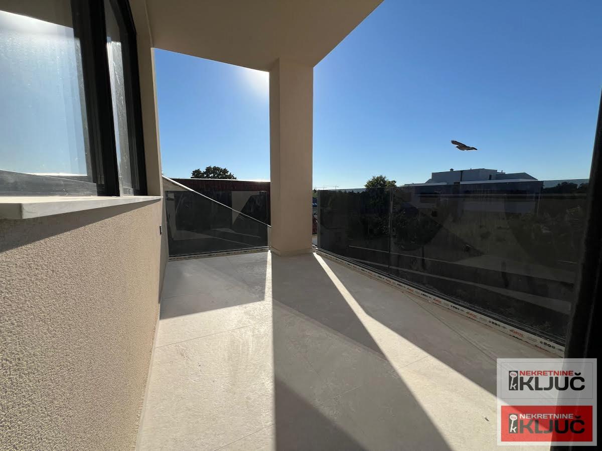 TELEP, 142 m2+KROVNA Terasa 150m2+2 parking mesta, Petosoban sa pdv 5