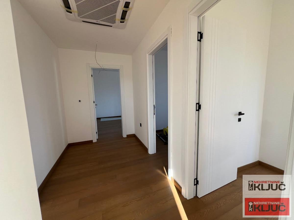 TELEP, 142 m2+KROVNA Terasa 150m2+2 parking mesta, Petosoban sa pdv 6