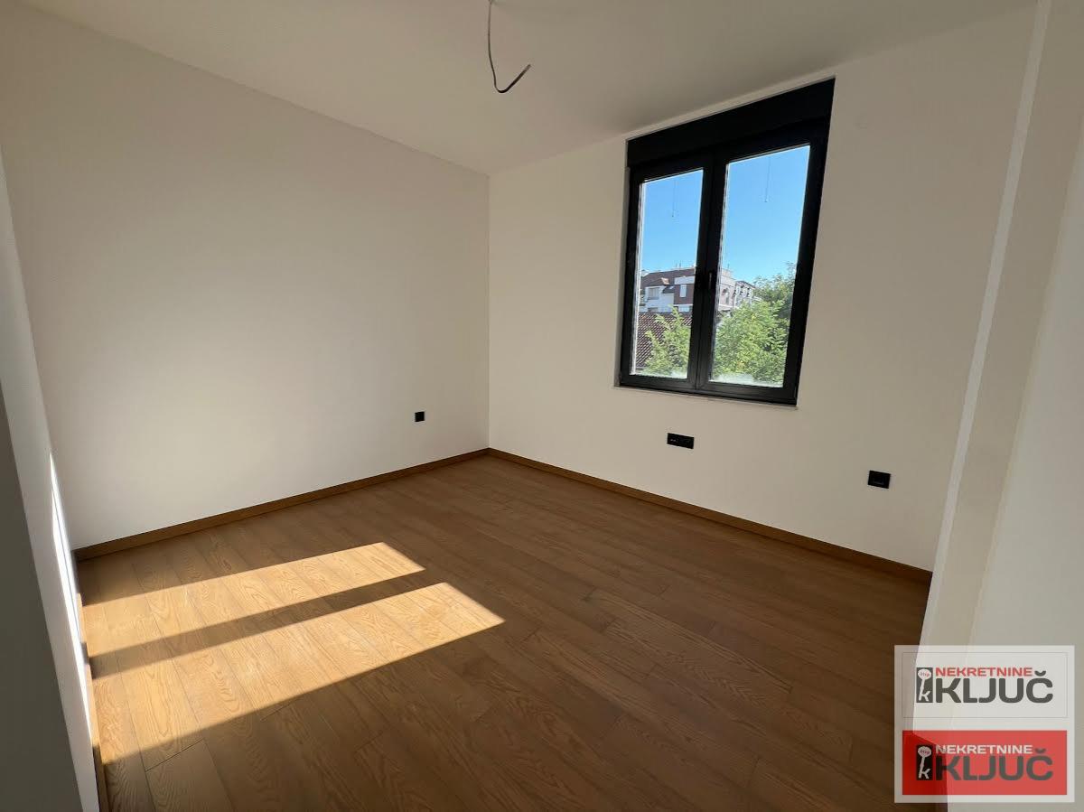 TELEP, 142 m2+KROVNA Terasa 150m2+2 parking mesta, Petosoban sa pdv 8