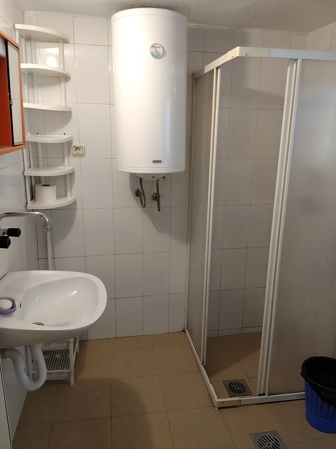 STAN   SOBE ZA UČENICE 5