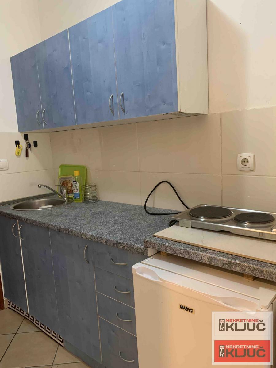 Dobra garsonjera na Asdamovicevom naselju 4