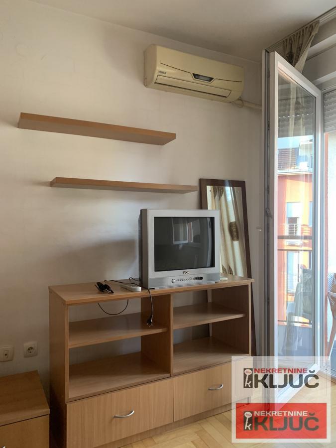 Dobra garsonjera na Asdamovicevom naselju 5