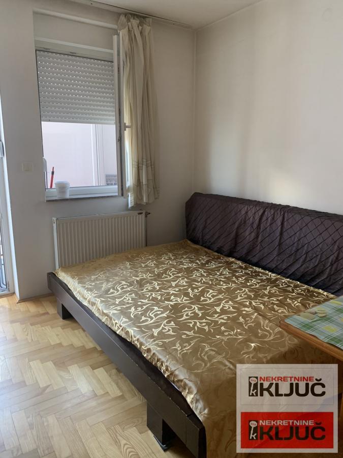 Dobra garsonjera na Asdamovicevom naselju 6