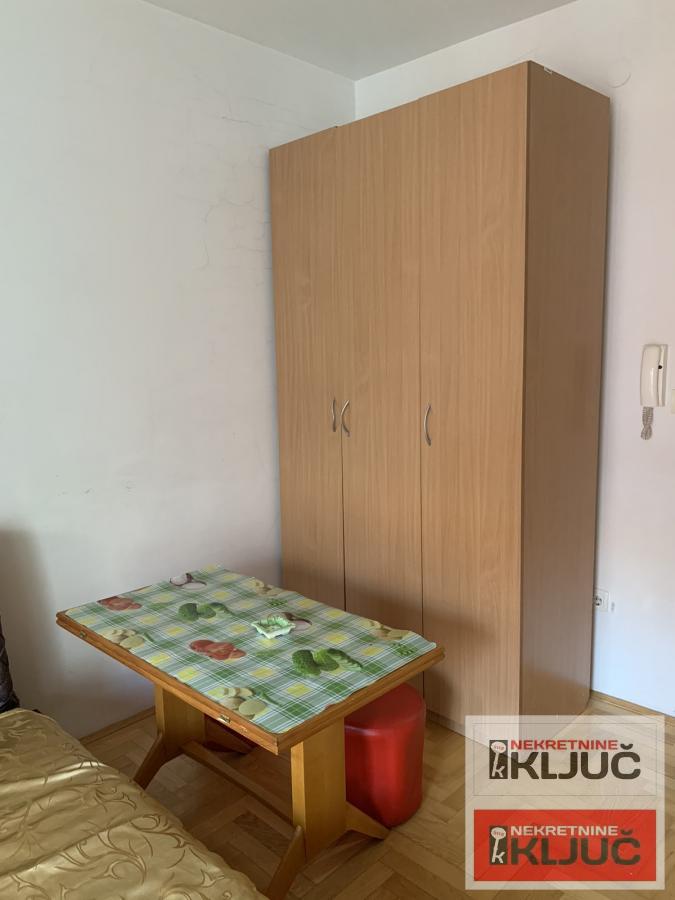 Dobra garsonjera na Asdamovicevom naselju 7