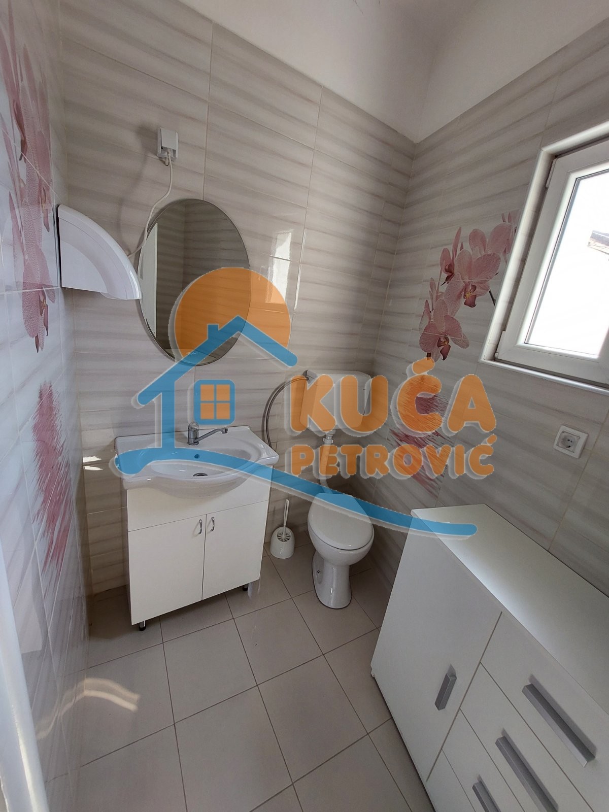Lokal, 125 m2, Medijana, Cara Dušana ID: i-03829 11