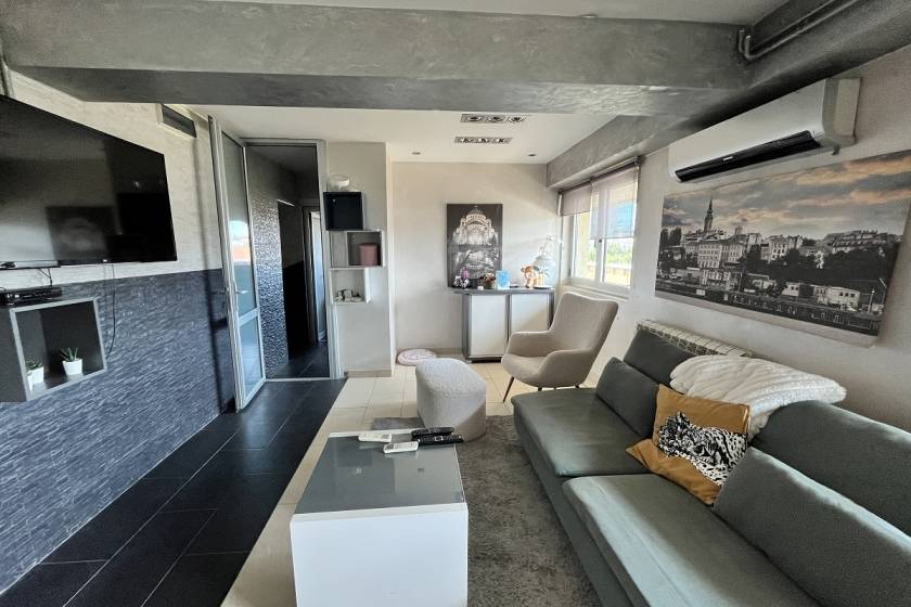 Izdajemo višesoban stan  85m2  Džordža Vašingtona  kod Botaničke bašte 1