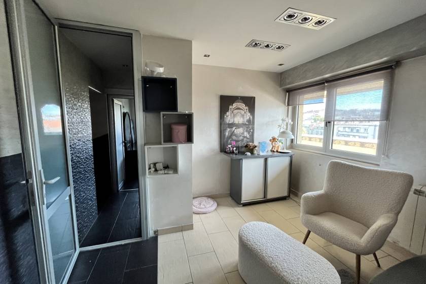 Izdajemo višesoban stan  85m2  Džordža Vašingtona  kod Botaničke bašte 3