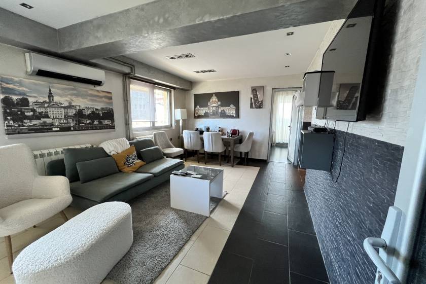 Izdajemo višesoban stan  85m2  Džordža Vašingtona  kod Botaničke bašte 4