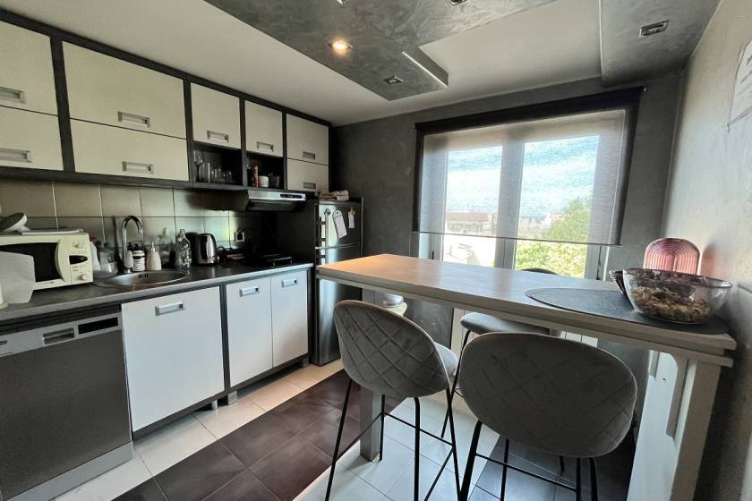 Izdajemo višesoban stan  85m2  Džordža Vašingtona  kod Botaničke bašte 5