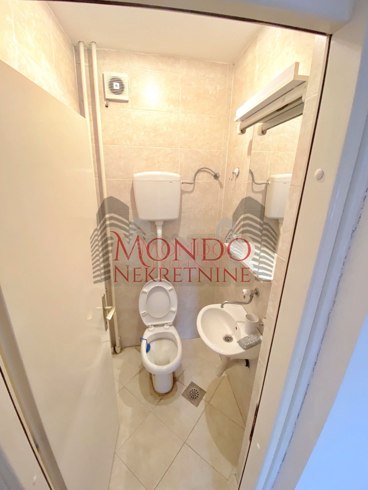 Dvoiposoban stan kod Doma Zdravlja 9