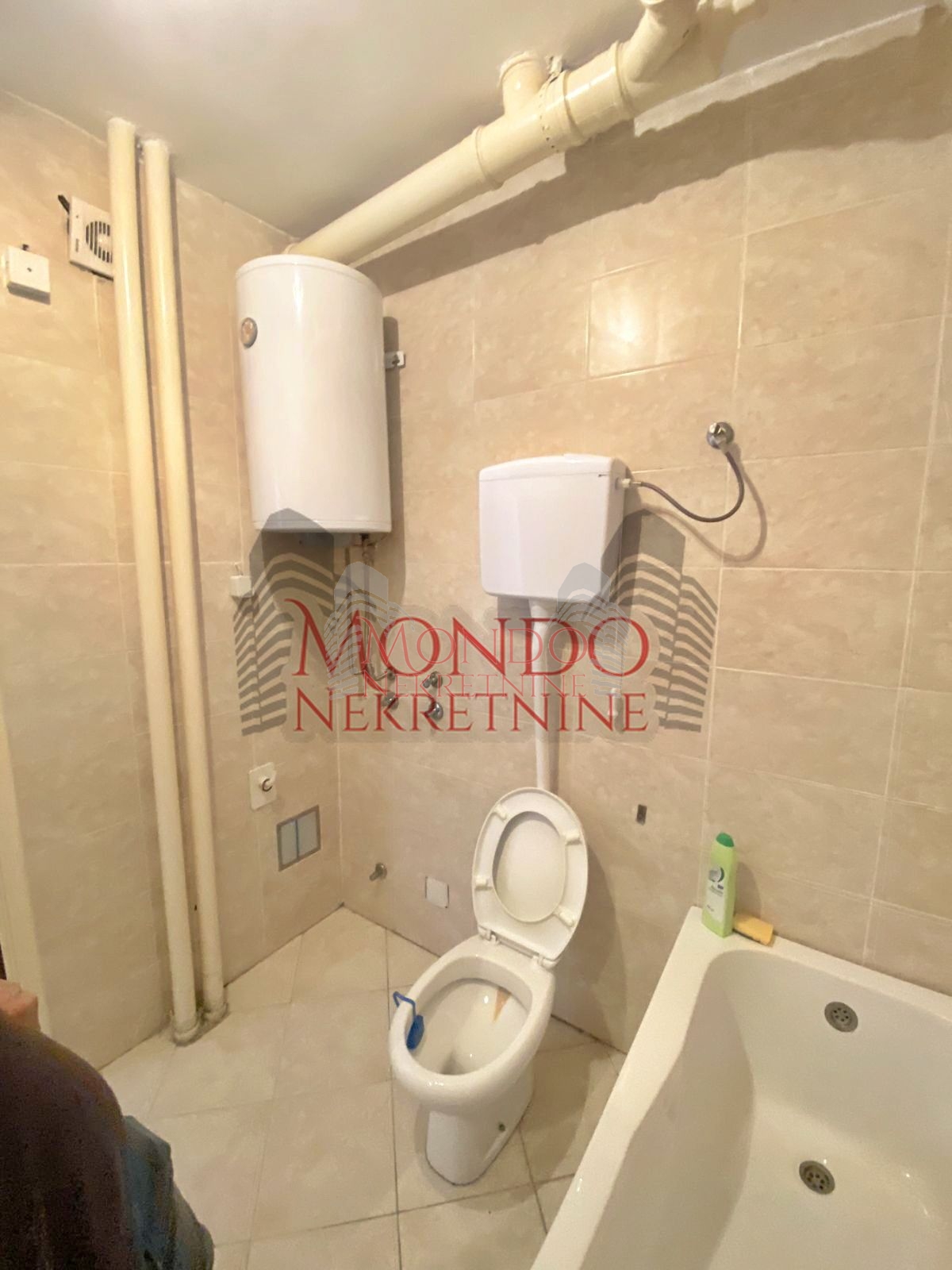 Dvoiposoban stan kod Doma Zdravlja 8