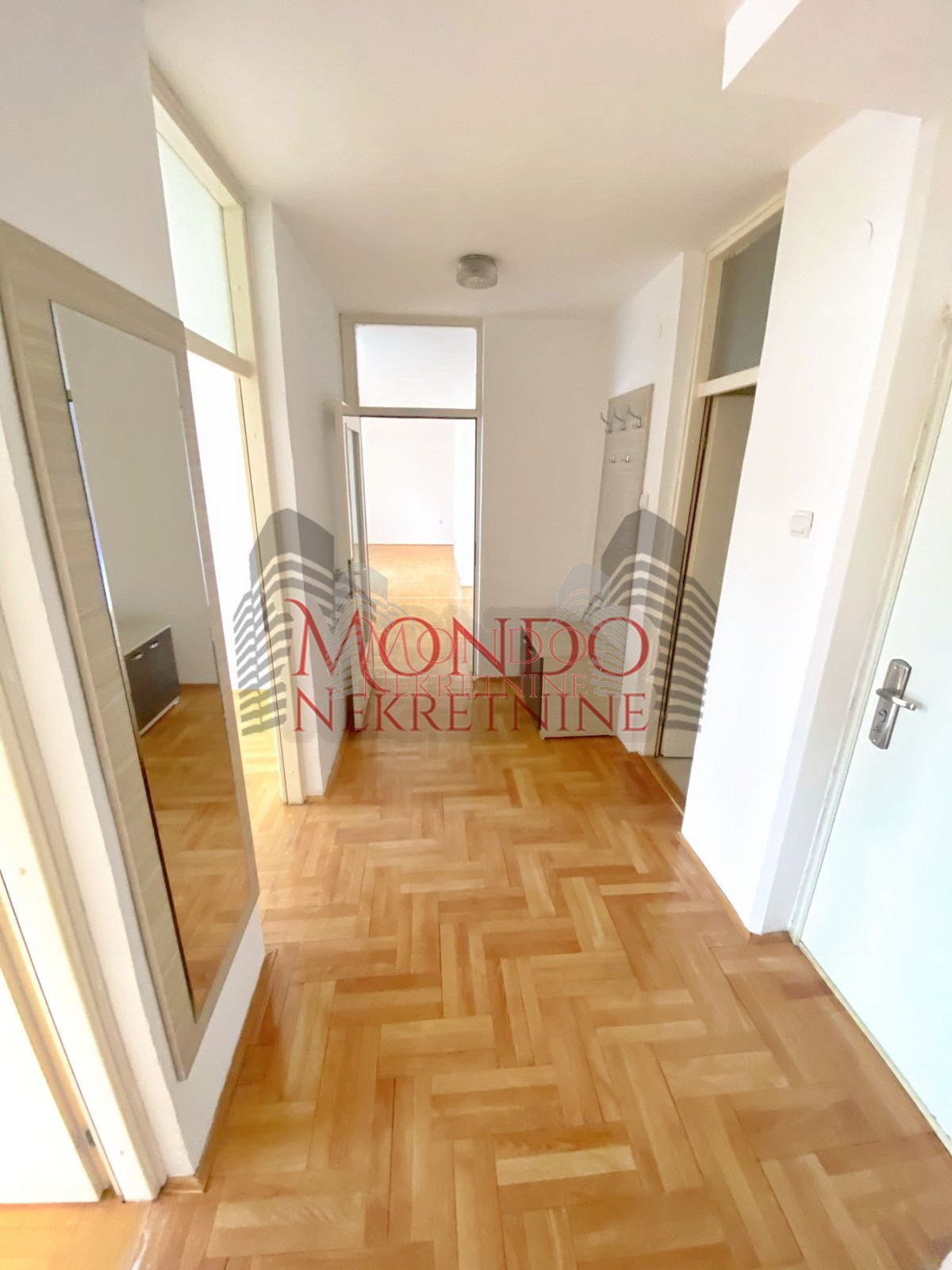 Dvoiposoban stan kod Doma Zdravlja 7