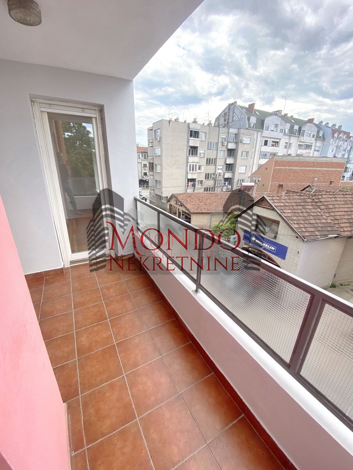 Dvoiposoban stan kod Doma Zdravlja 10