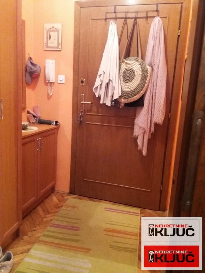 Odlican jednosoban stan na Limanu 4 5