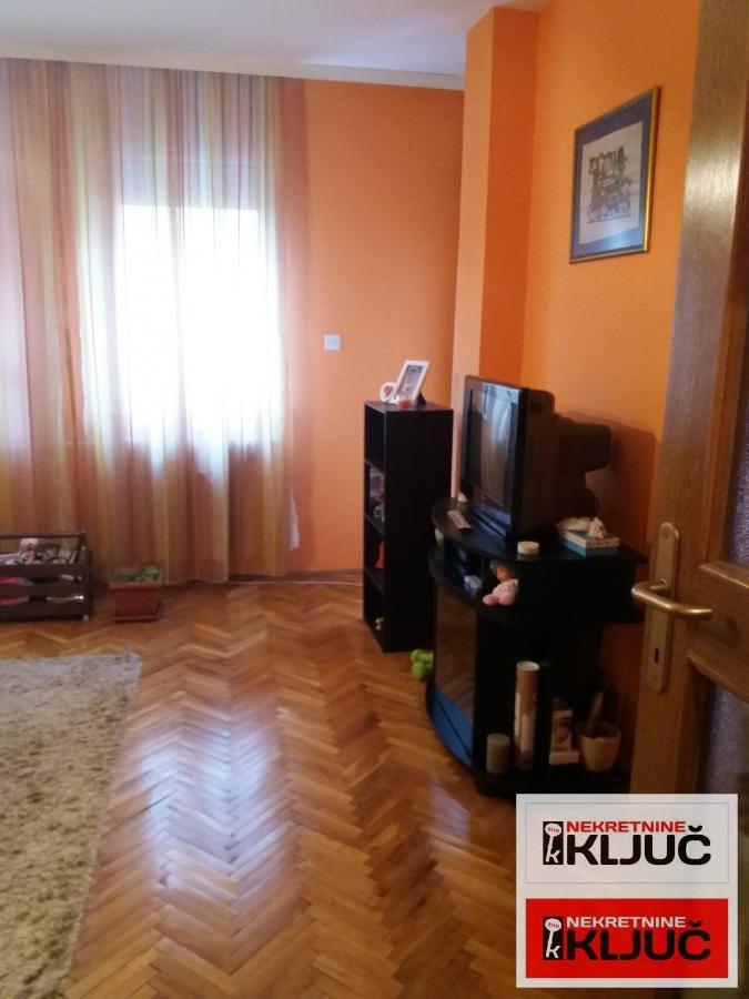 Odlican jednosoban stan na Limanu 4 6