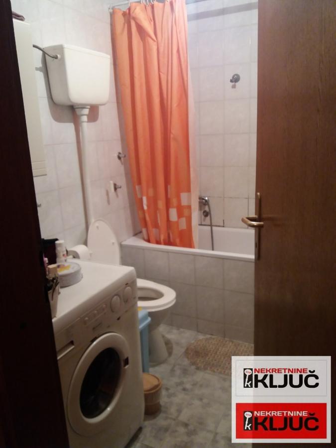 Odlican jednosoban stan na Limanu 4 7