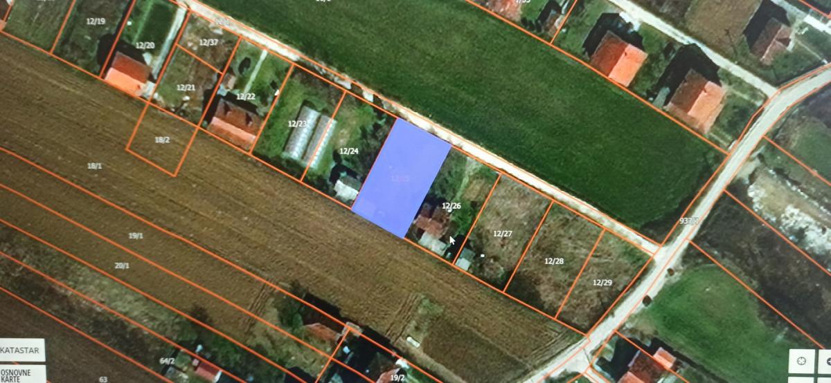 Parcela za izgradnju sa svim priključcima i uknjiženim objektom za adaptaciju u Crvenim livadama 1