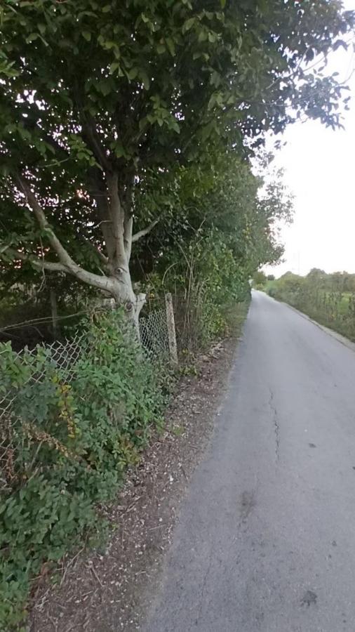 Parcela za izgradnju sa svim priključcima i uknjiženim objektom za adaptaciju u Crvenim livadama 15