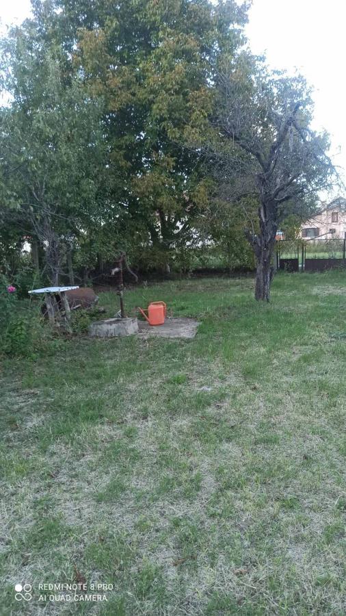 Parcela za izgradnju sa svim priključcima i uknjiženim objektom za adaptaciju u Crvenim livadama 26