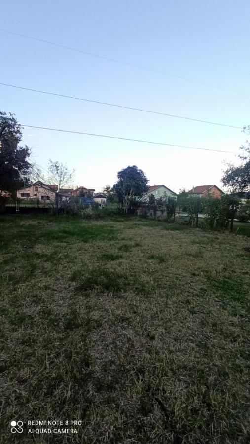 Parcela za izgradnju sa svim priključcima i uknjiženim objektom za adaptaciju u Crvenim livadama 33