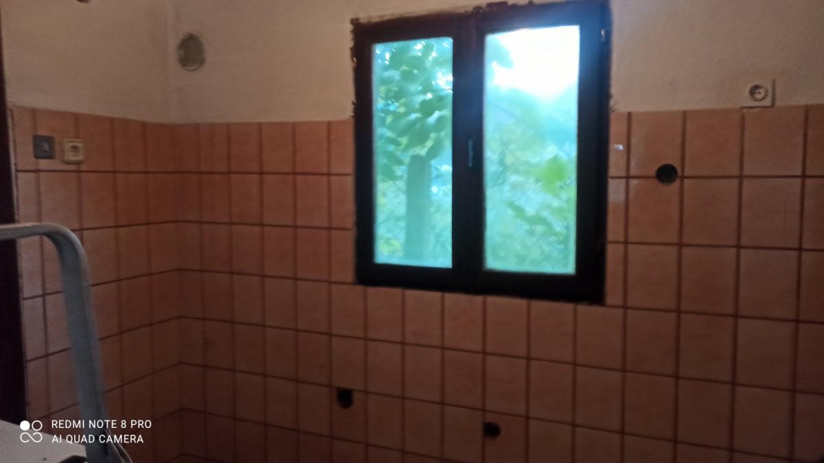 Parcela za izgradnju sa svim priključcima i uknjiženim objektom za adaptaciju u Crvenim livadama 39