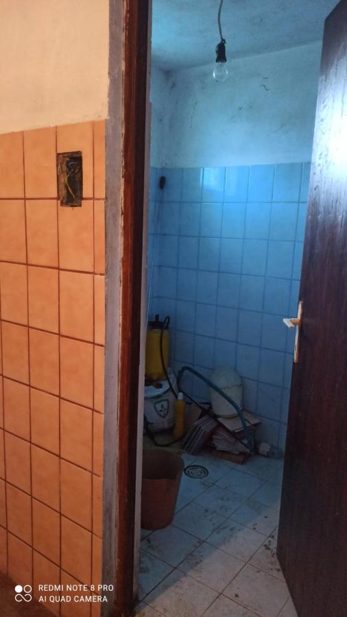 Parcela za izgradnju sa svim priključcima i uknjiženim objektom za adaptaciju u Crvenim livadama 40