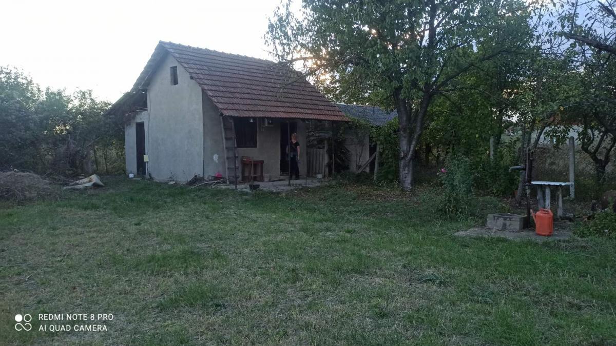 Parcela za izgradnju sa svim priključcima i uknjiženim objektom za adaptaciju u Crvenim livadama 5