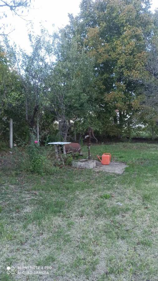 Parcela za izgradnju sa svim priključcima i uknjiženim objektom za adaptaciju u Crvenim livadama 8