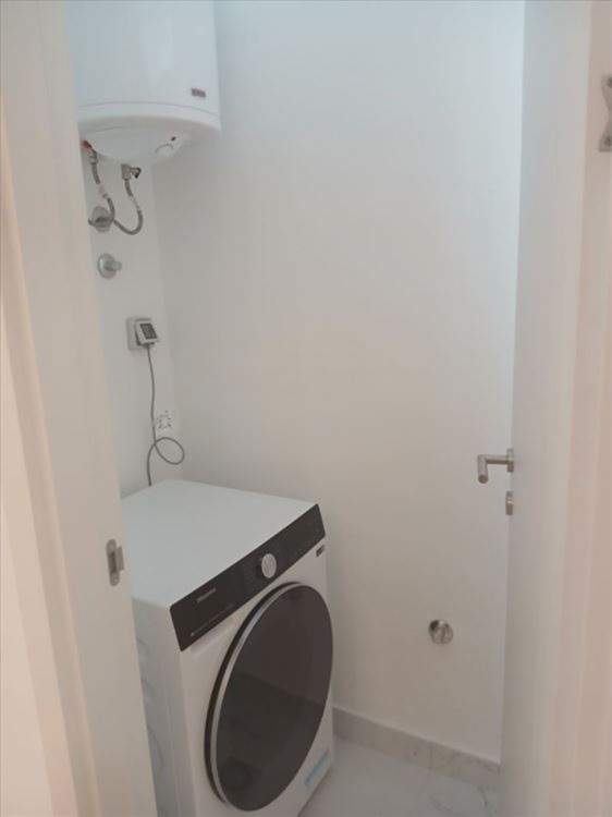 Prodajem nov stan na Konjarniku 4