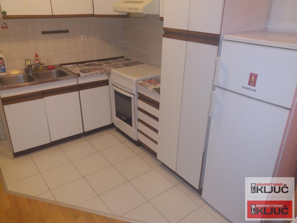 LIMAN 2 IZDAJE SE DVOIPOSOBAN NAMEŠTEN STAN 8