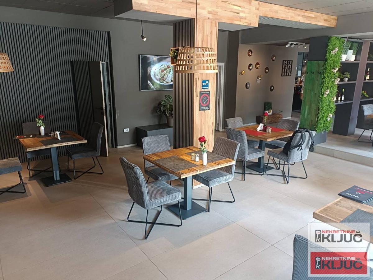 SAJAM IZDAJE SE  OPREMLJEN LOKAL ZA  RESTORAN ILI RAZNE DRUGE DELATNOSTI 17
